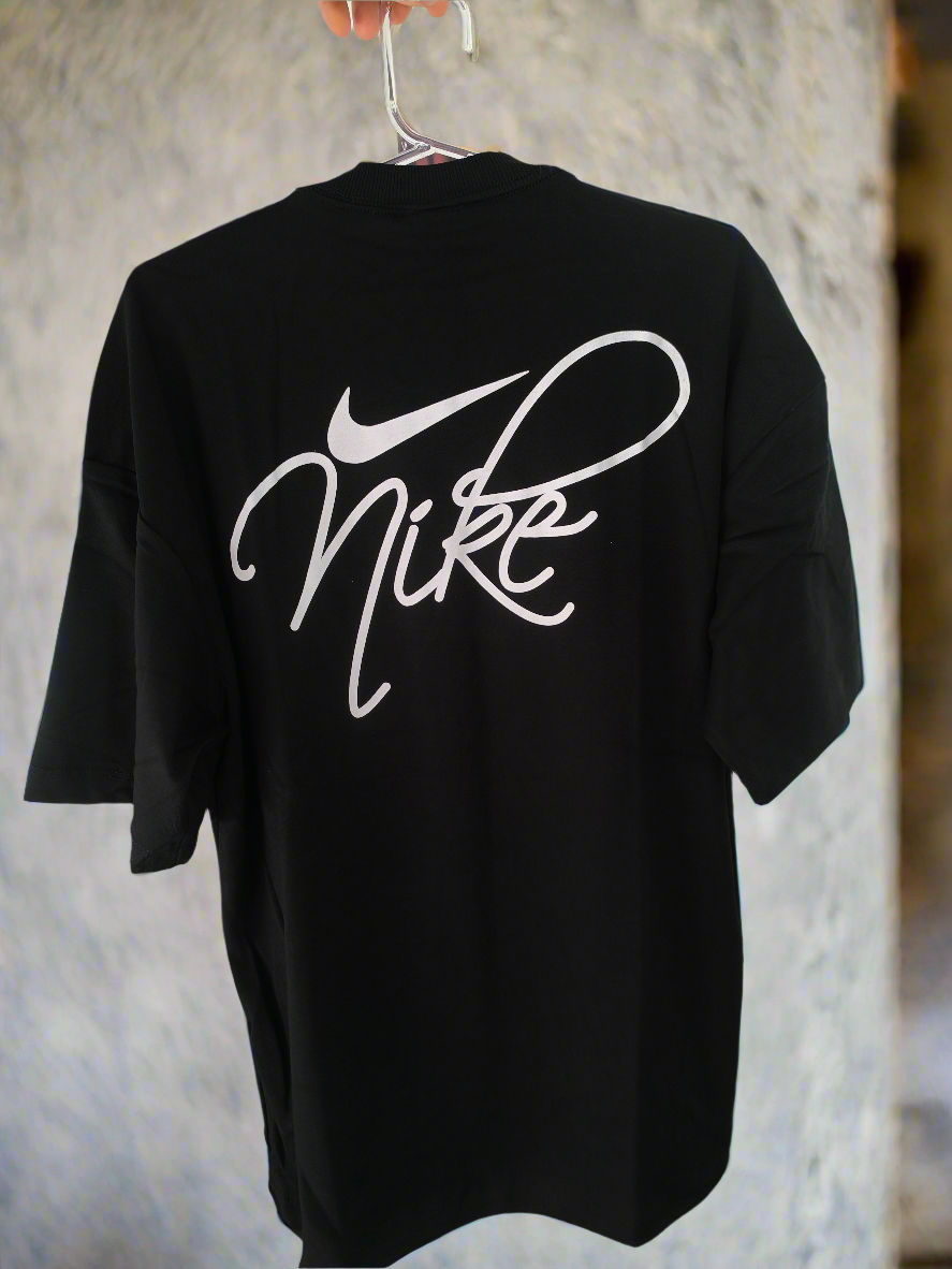 Remera Oversized NK Swoosh Script