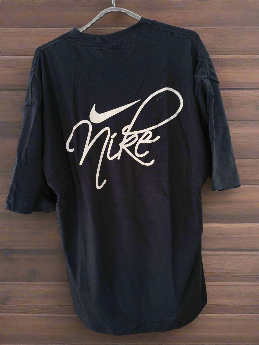 Remera Oversized NK Swoosh Script