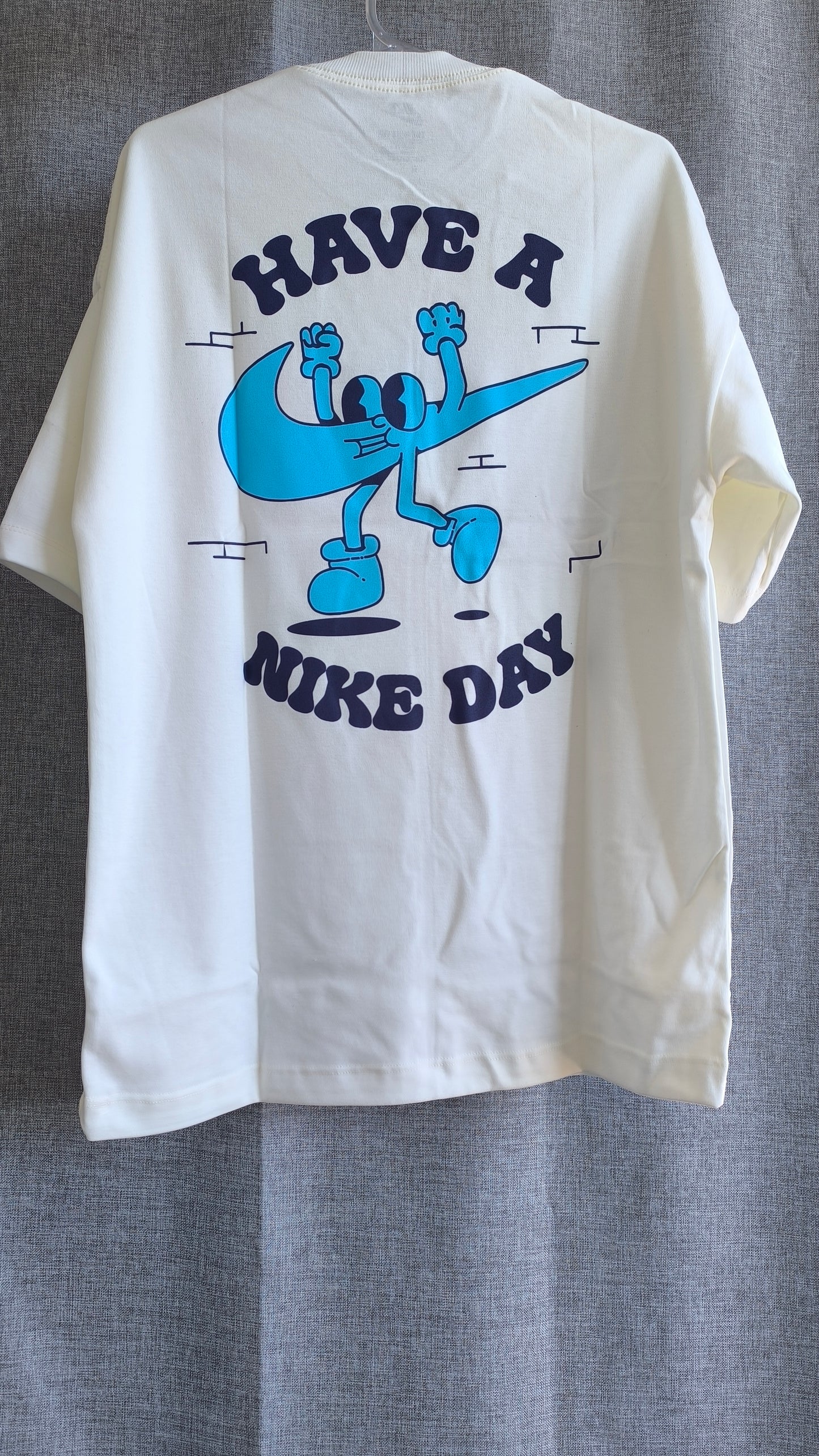 Remera Oversized Have a NK Day