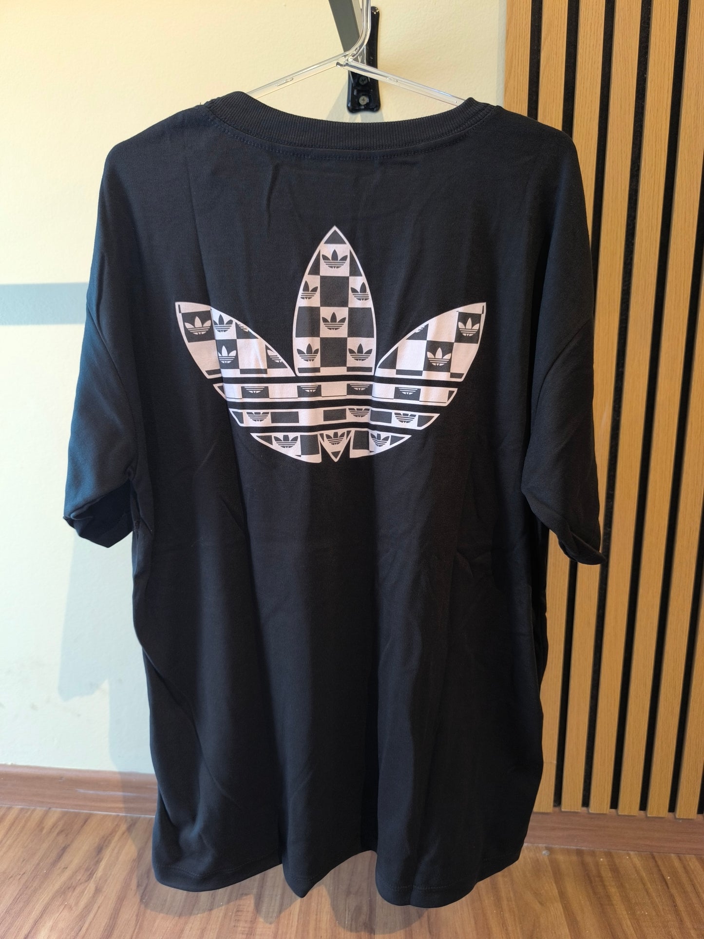 Remera Oversized ADI Finish Flag