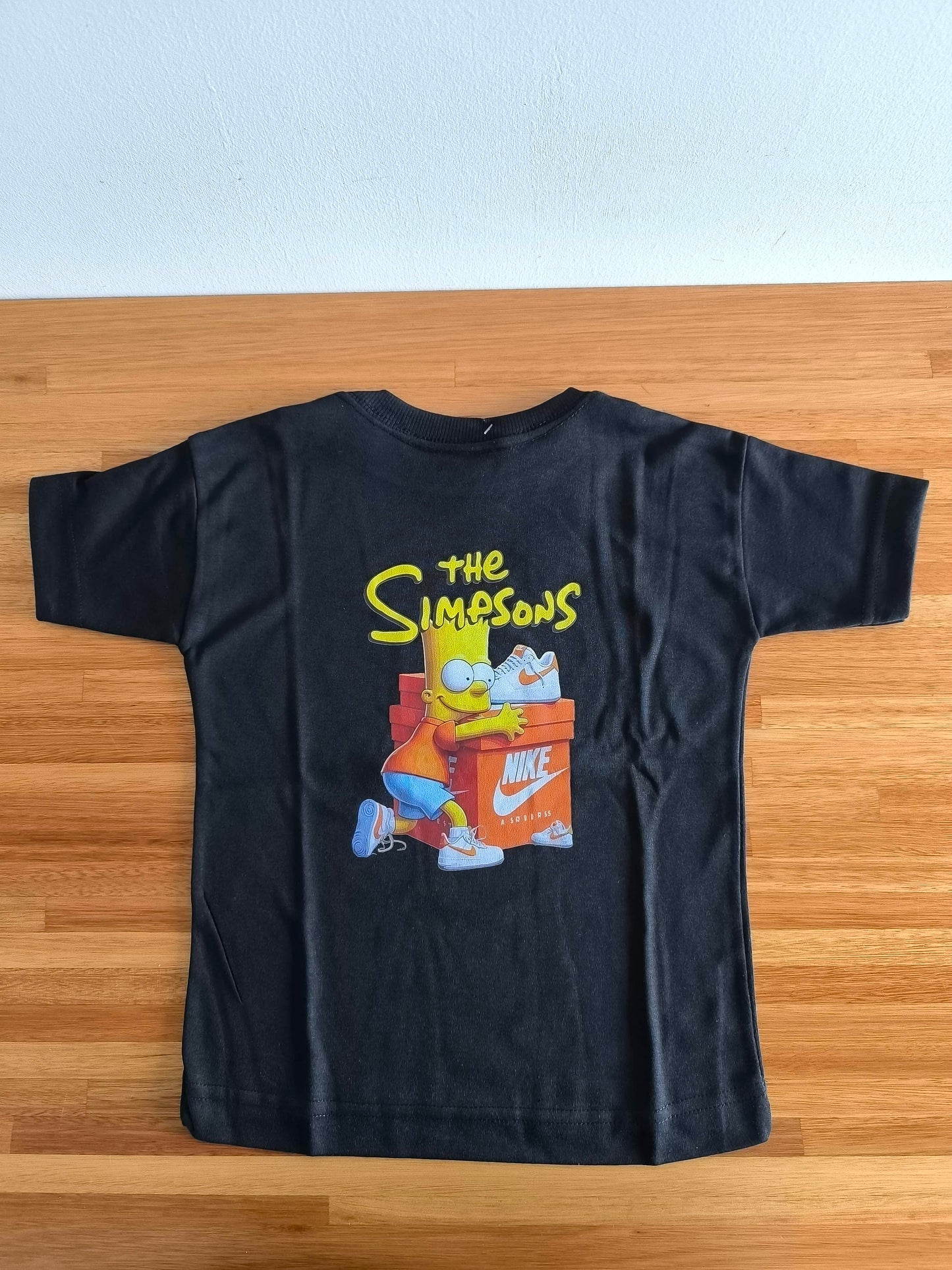 Remera Oversized NK Bart & Sneakers