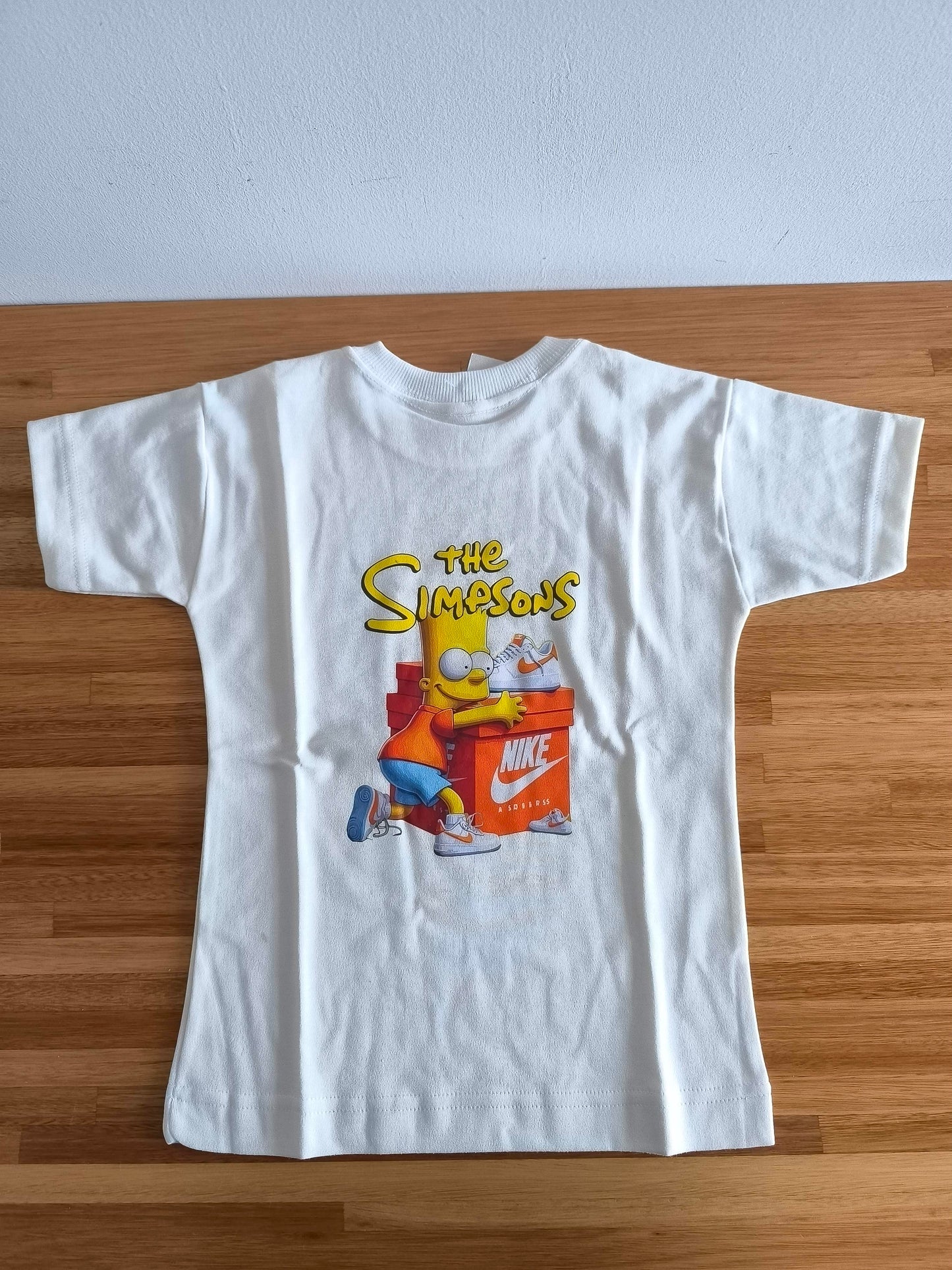 Remera Oversized NK Bart & Sneakers