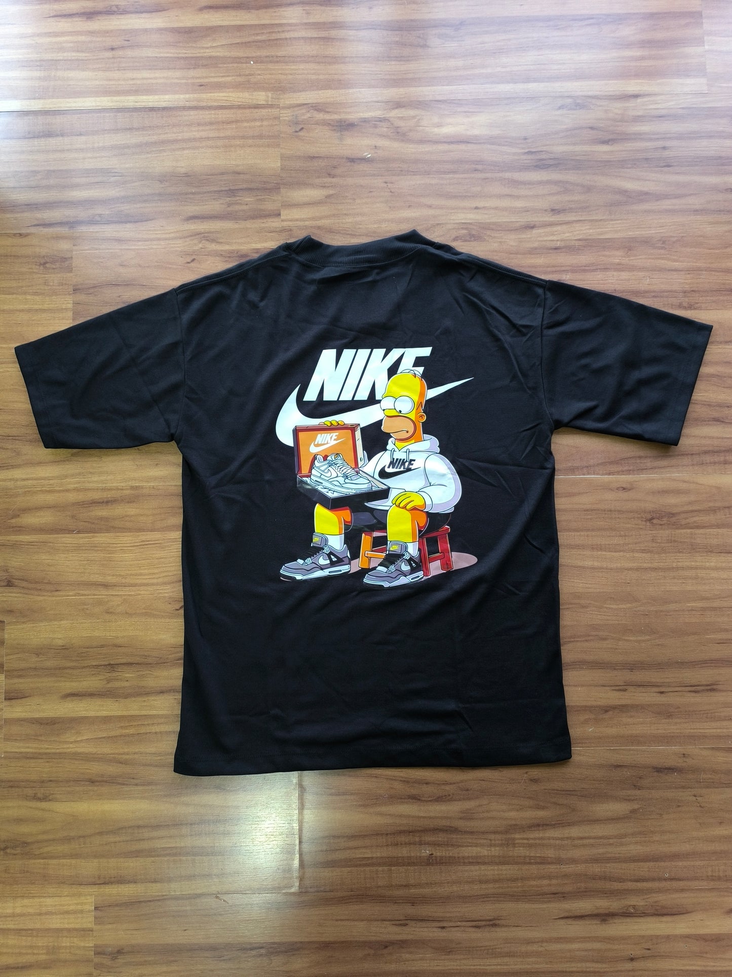 Remera Oversized NK Homer's Sneaker
