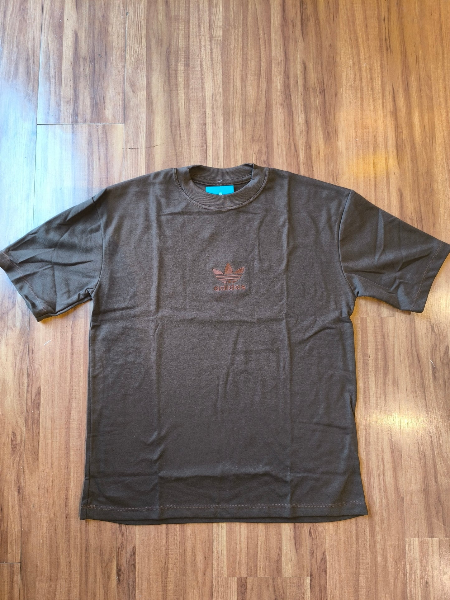 Remera Oversized Bordada ADI Basiq