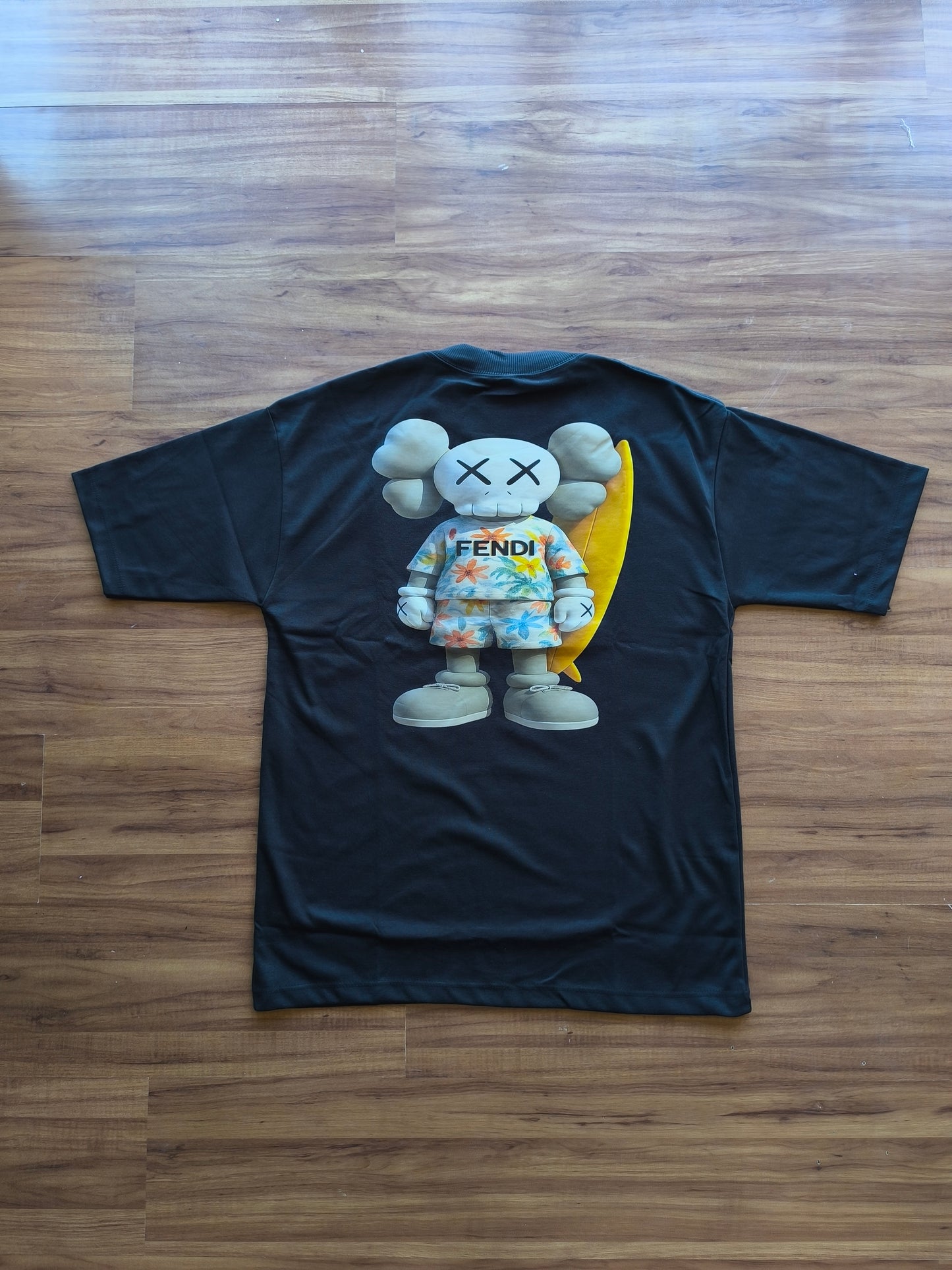 Remera Oversized FNDI Beach Kaws