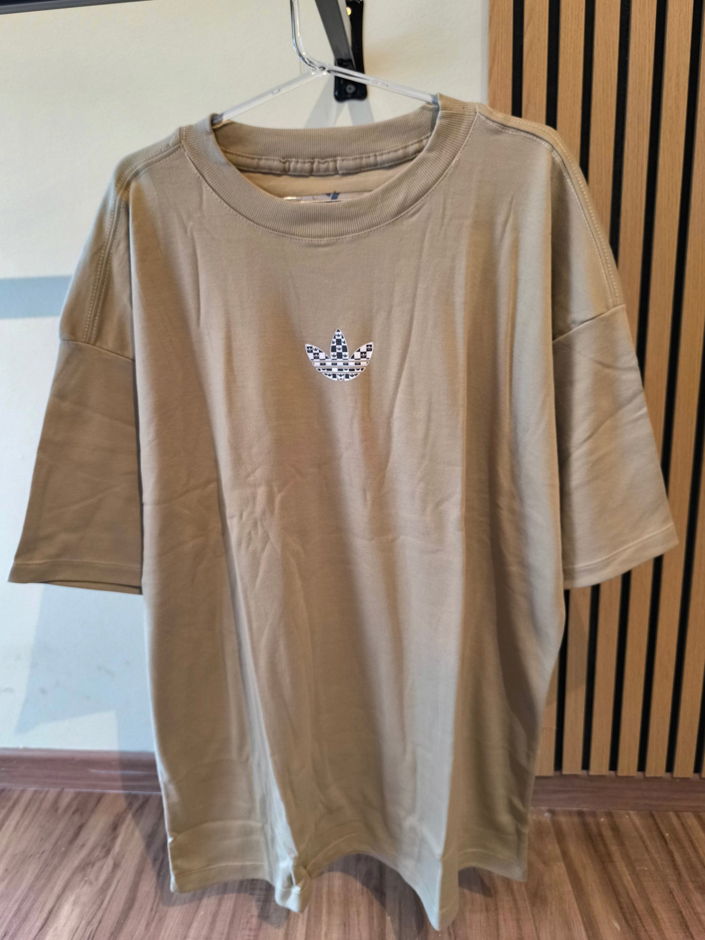 Remera Oversized ADI Finish Flag