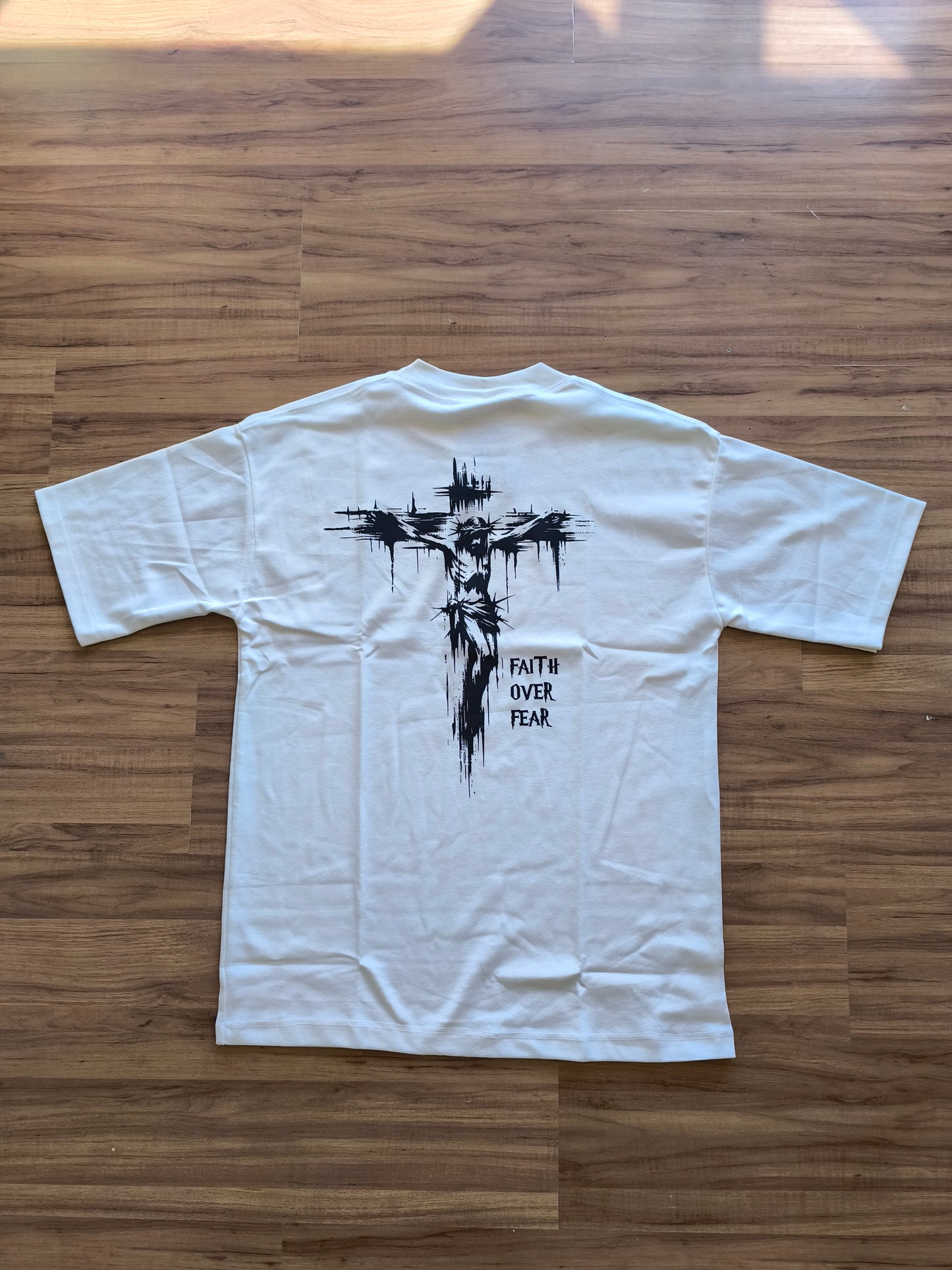 Remera Oversized Faith Over Fear