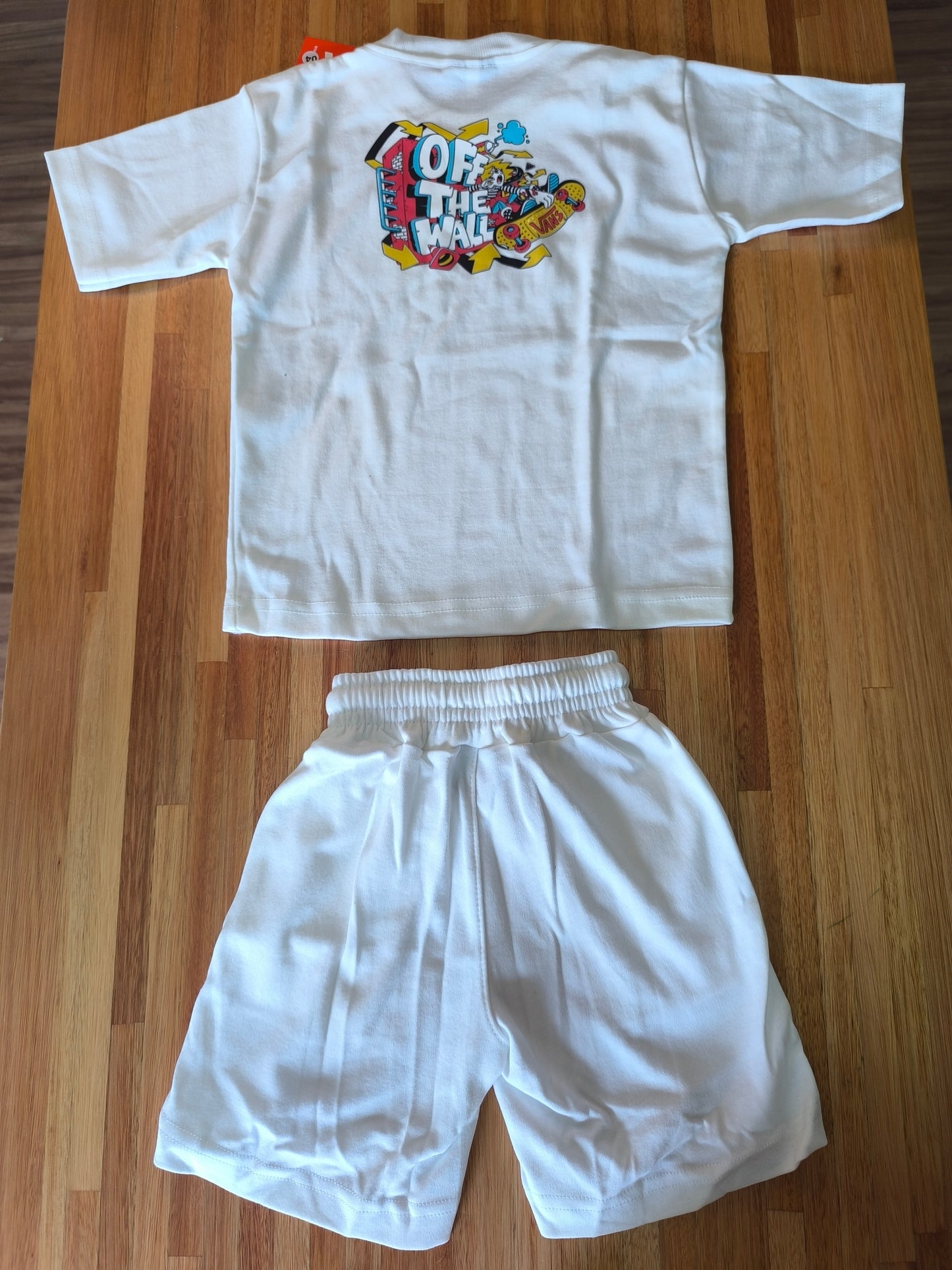 Conjunto Remera y Short VNS Off The Wall