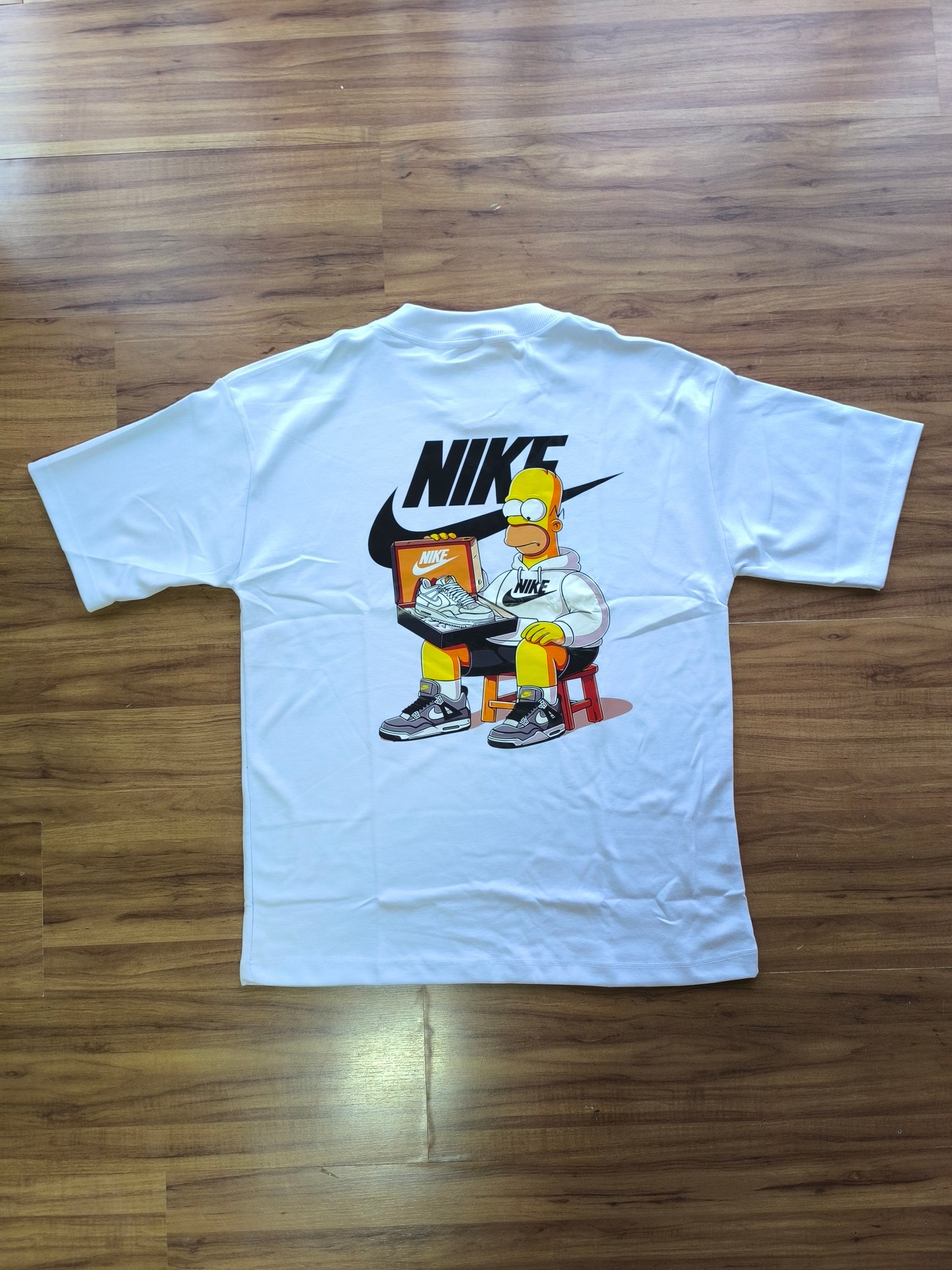 Remera Oversized NK Homer's Sneaker