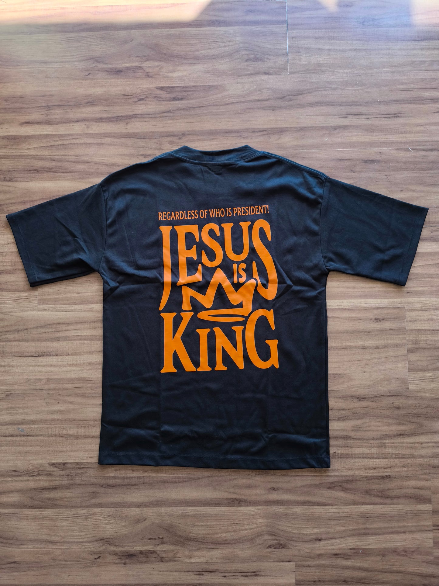 Remera Oversized Jesus Is King