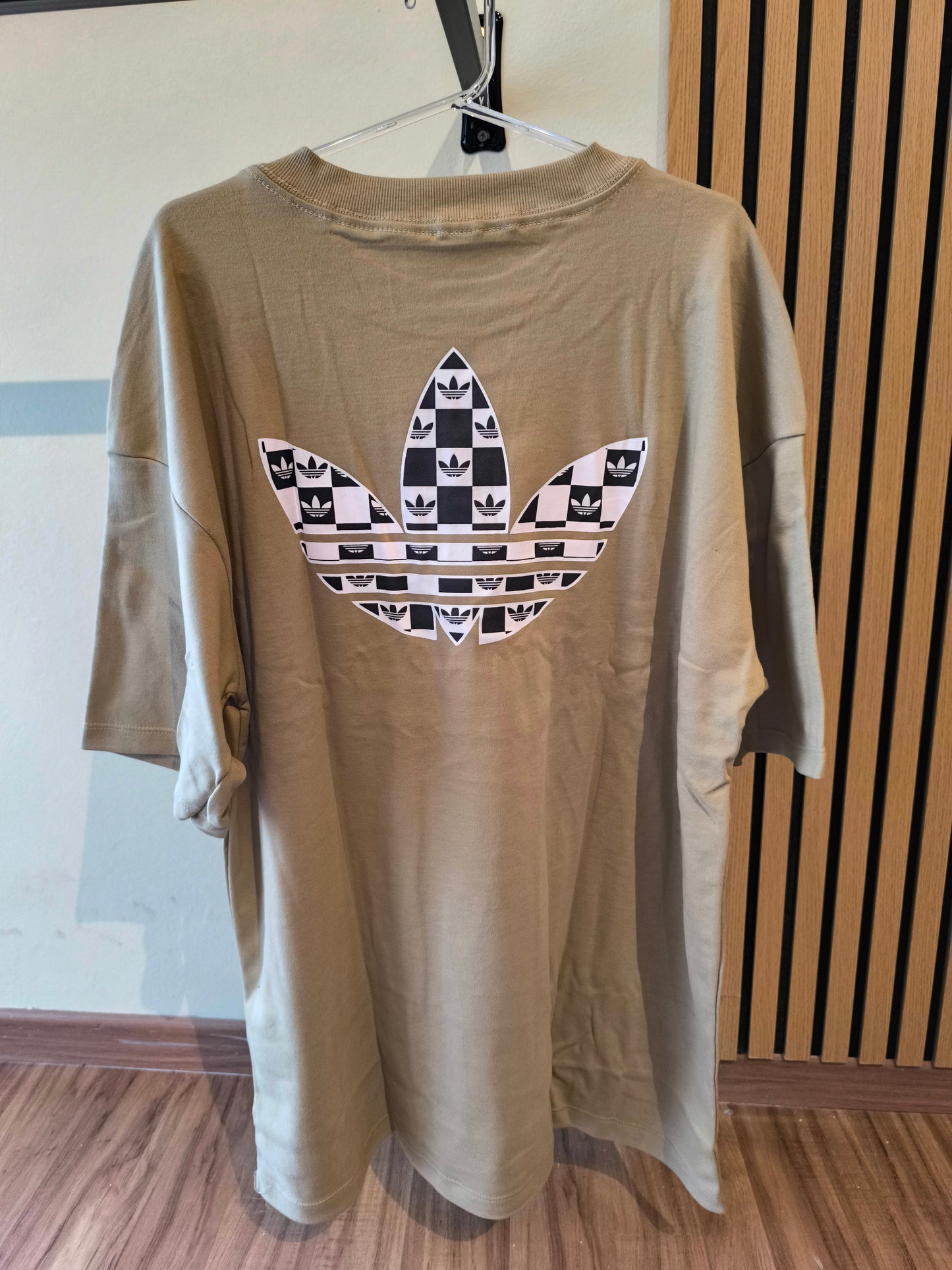 Remera Oversized ADI Finish Flag