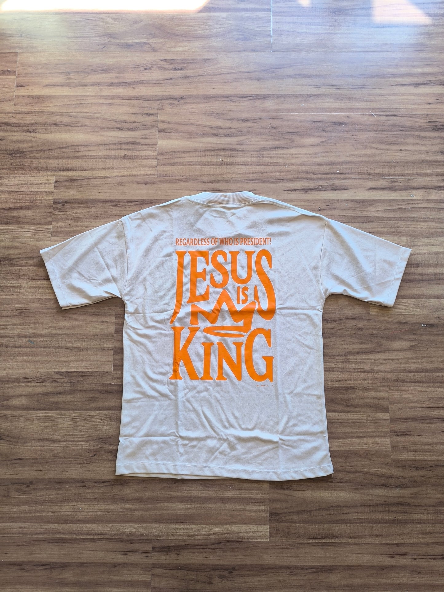 Remera Oversized Jesus Is King